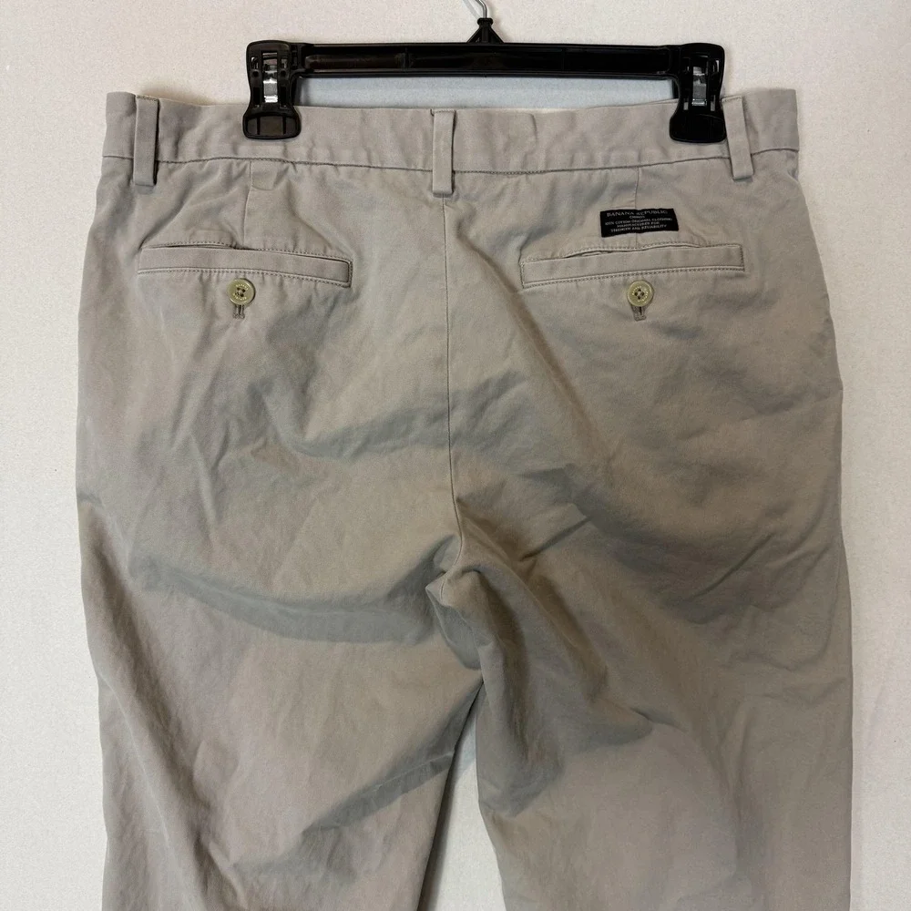 Banana Republic brand banana